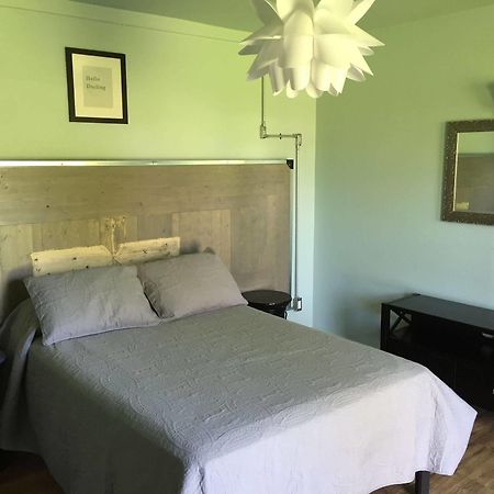 Rooms At The Pecan Olmito ภายนอก รูปภาพ